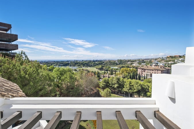 Penthouse in Benahavis - view 1