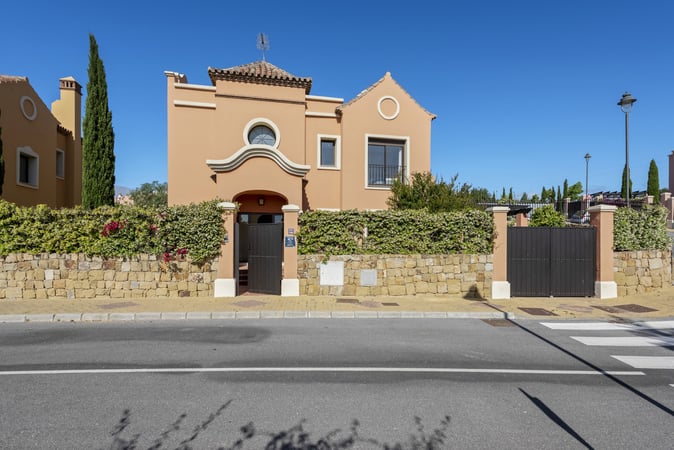 House in Estepona - view 1