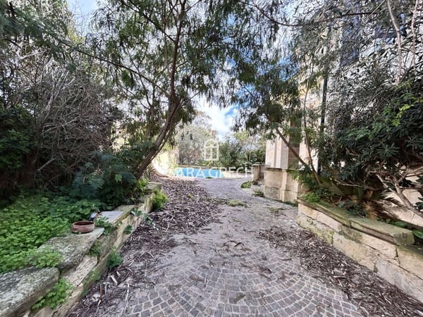 House in L-Imtarfa - view 1