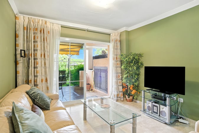 Apartment in Marbella Del Este - view 1