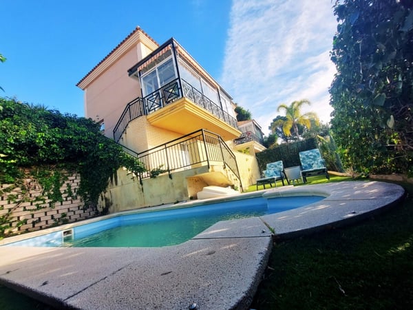 Villa in La Nucia - view 1