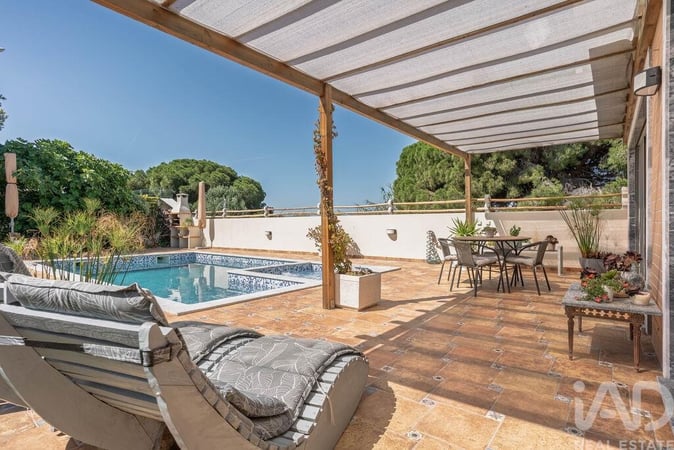 House in Quelfes - view 1