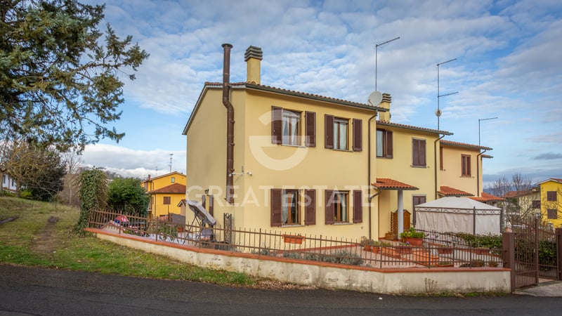 House in Fabro - view 1