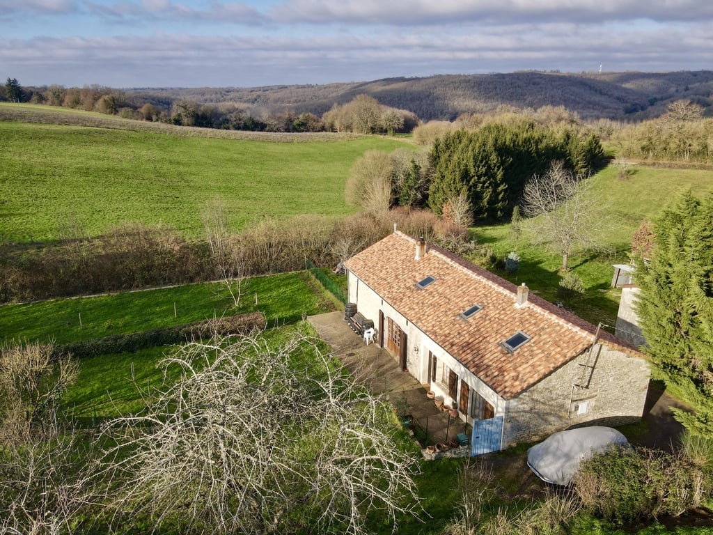House in Nanteuil-en-Vallee - Image 2
