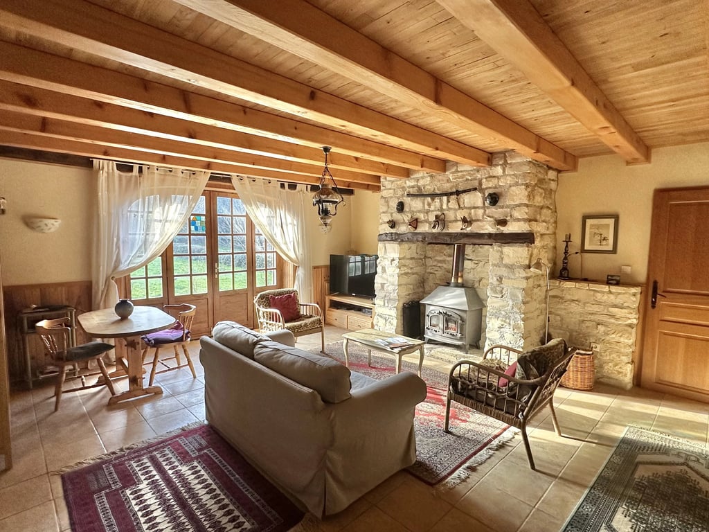 House in Nanteuil-en-Vallee - Image 3