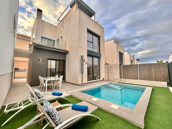 Villa in Urbanizacion los Balcones - view 1