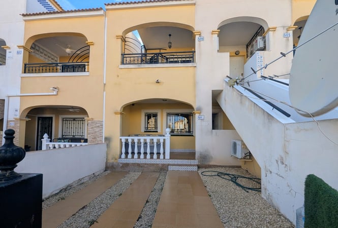 Apartment in Residencia los Altos - view 1