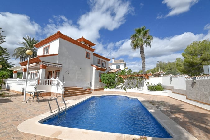 Villa in Campoamor R-5 - view 1