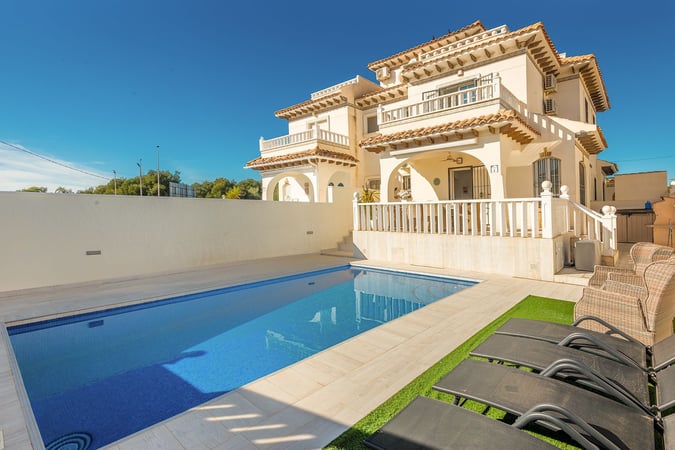 Villa in Dehesa de Campoamor - view 1