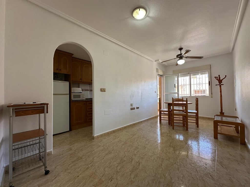 Apartment in Los Montesinos - Image 2