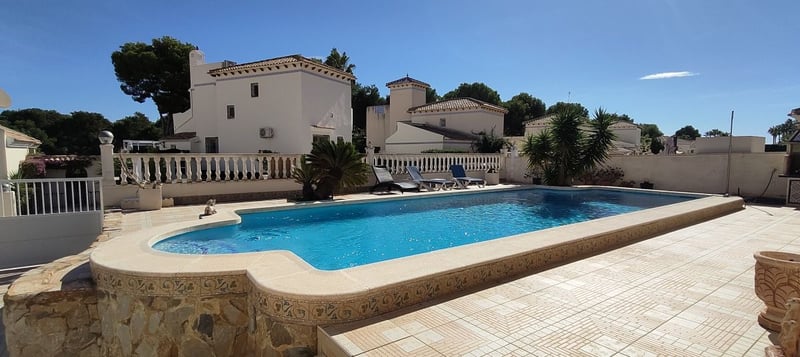 Villa in Villamartin - view 1