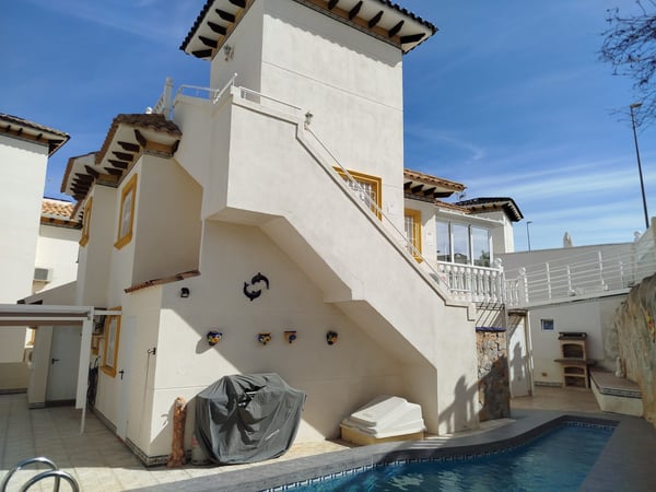 Villa in La Zenia - view 1