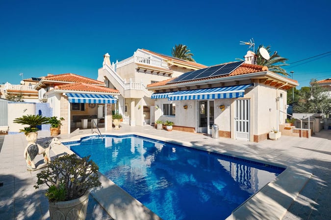 Villa in El Pinar de Campoverde - view 1