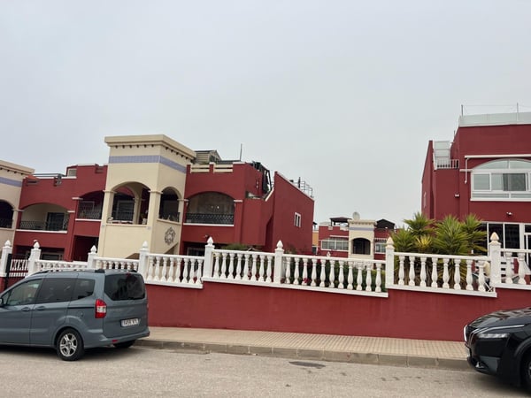 Apartment in Residencia los Altos - view 1