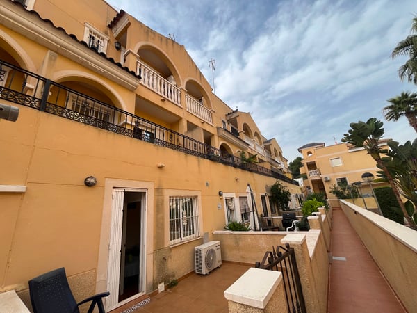 House in Villamartin - view 1