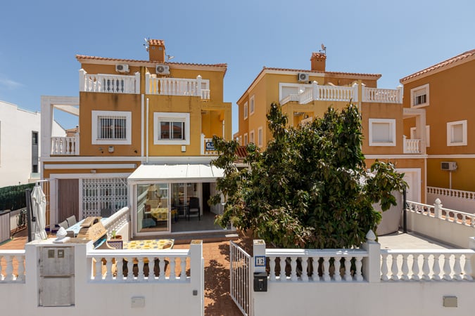 House in La Zenia - view 1