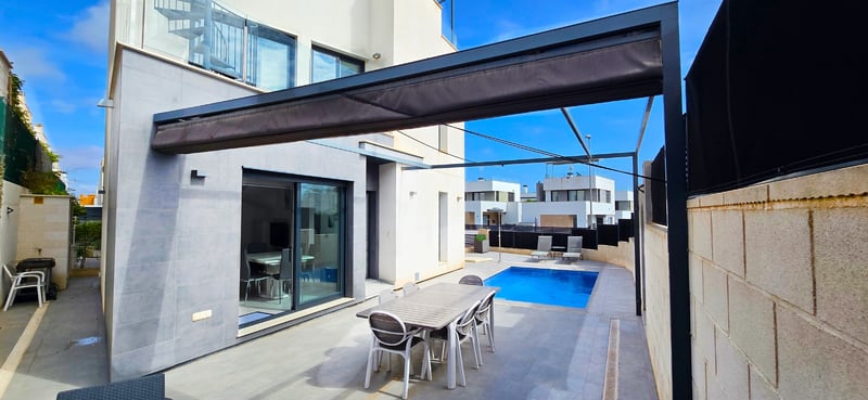 Villa in Villamartin - view 1