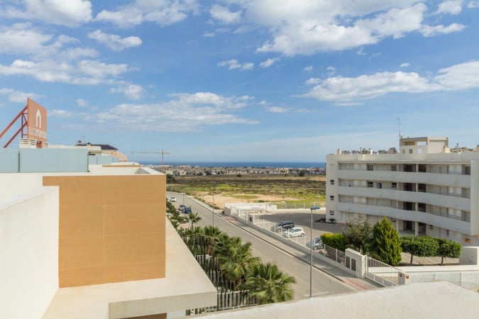 Apartment in Villamartin - view 1