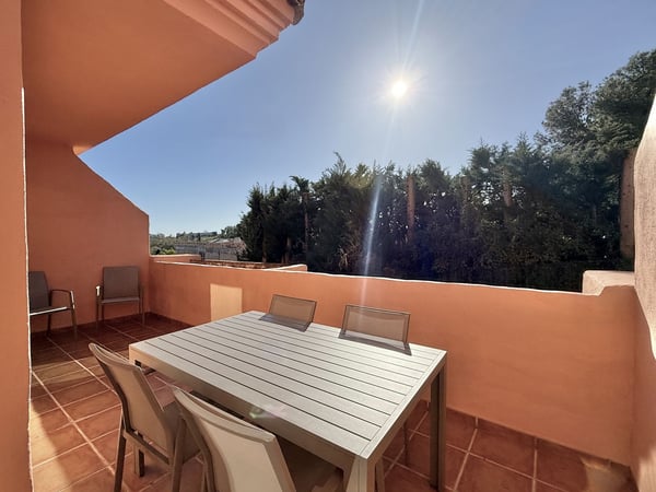 Apartment in Benahavis - view 1