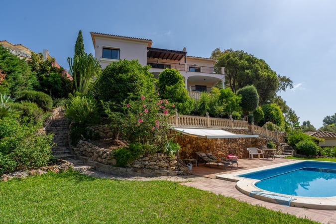 Villa in Benahavis - view 1