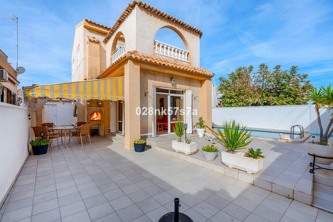 Villa in Playa Flamenca - view 1