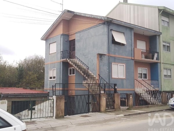 House in Rio Tinto - view 1