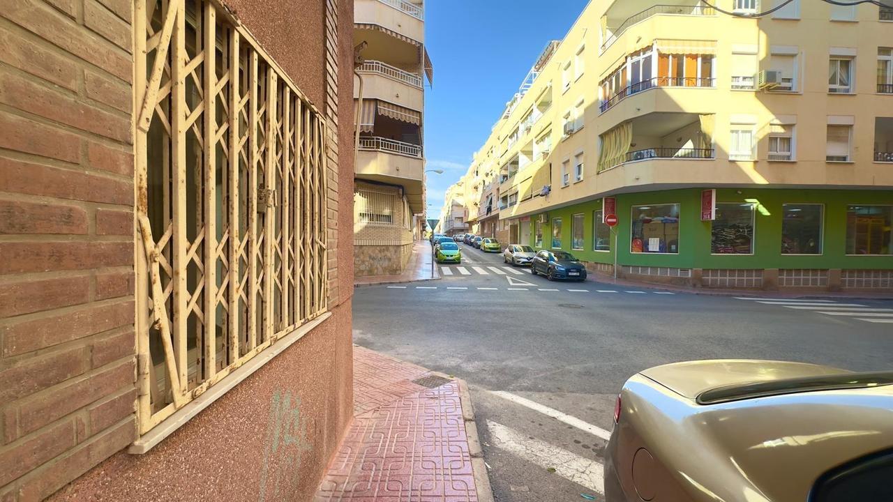Apartment in Torrevieja - Image 2