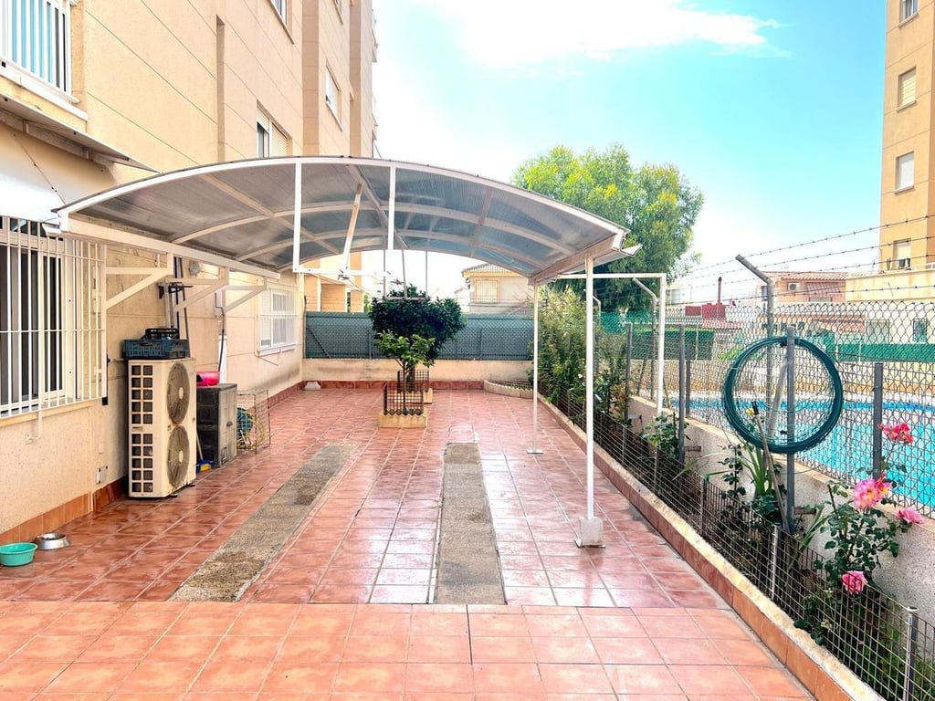 Apartment in Torrevieja - Image 2
