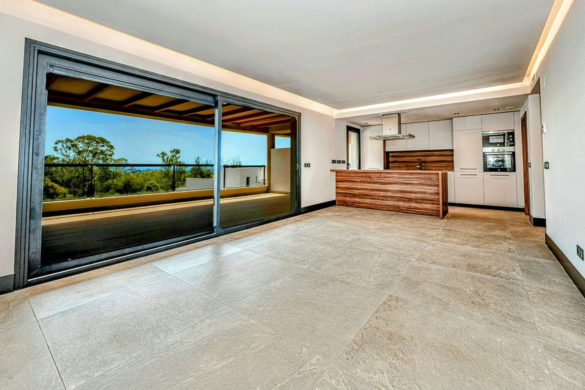 Apartment in Nueva Andalucia - Image 3