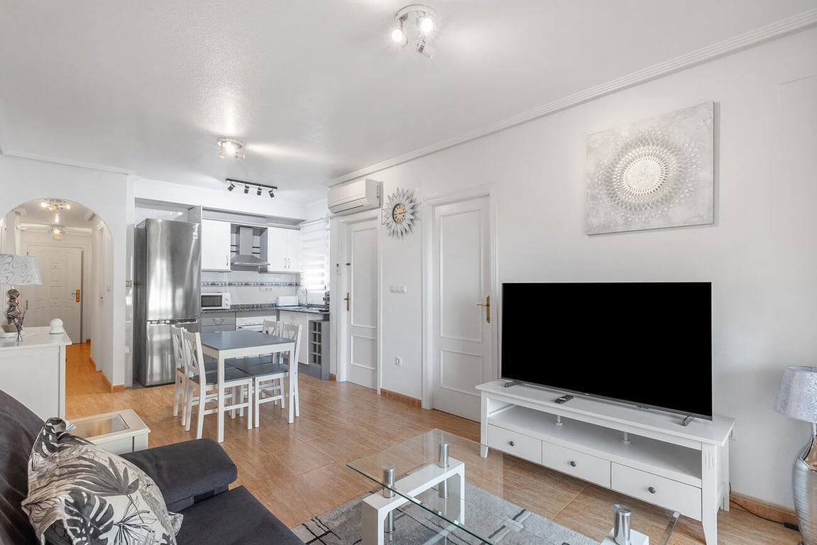 Apartment in Urbanizacion los Balcones - Image 2