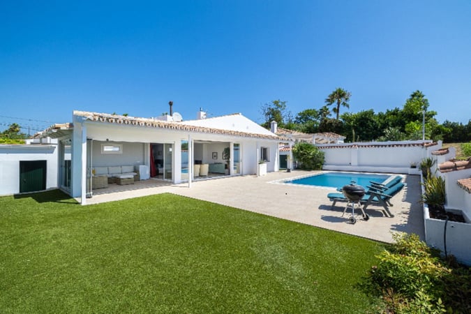 Villa in San Pedro de Alcantara - view 1
