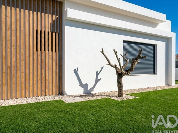 House in Brejos de Azeitao - view 1