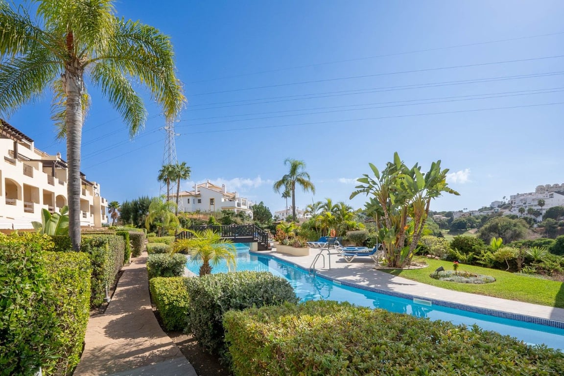 Penthouse in Calahonda - Image 2