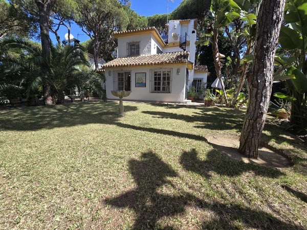 Villa in Sitio de Calahonda - view 1