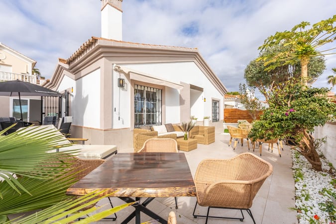 Villa in La Duquesa - view 1