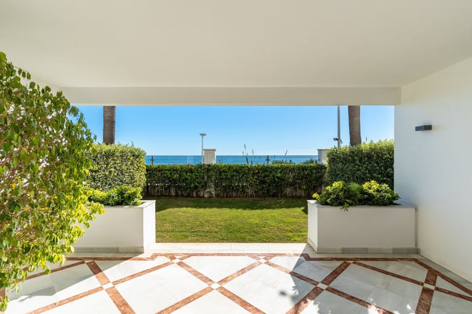 House in Estepona - view 1