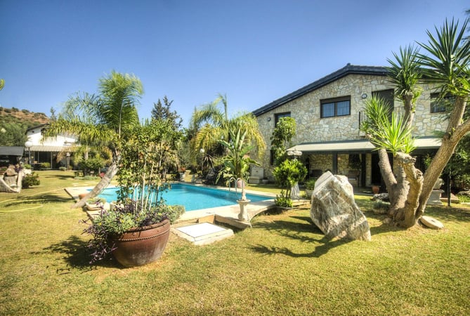 Villa in Coin - view 1