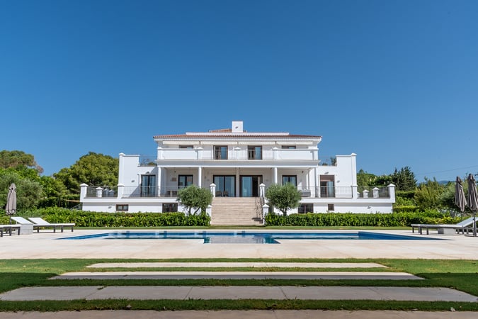 Villa in Guadalmina - view 1