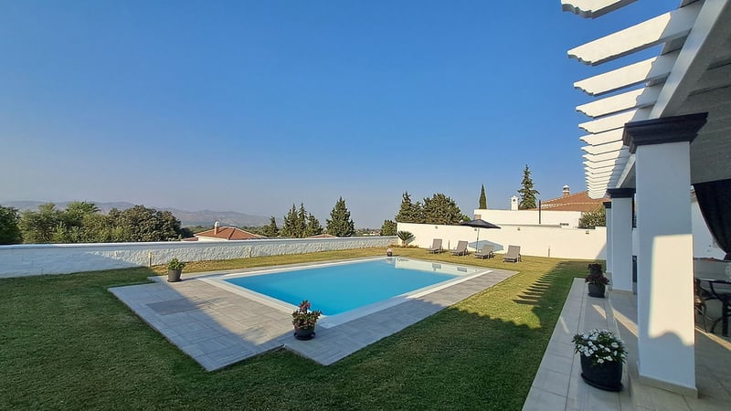 Villa in Alhaurin el Grande - view 1