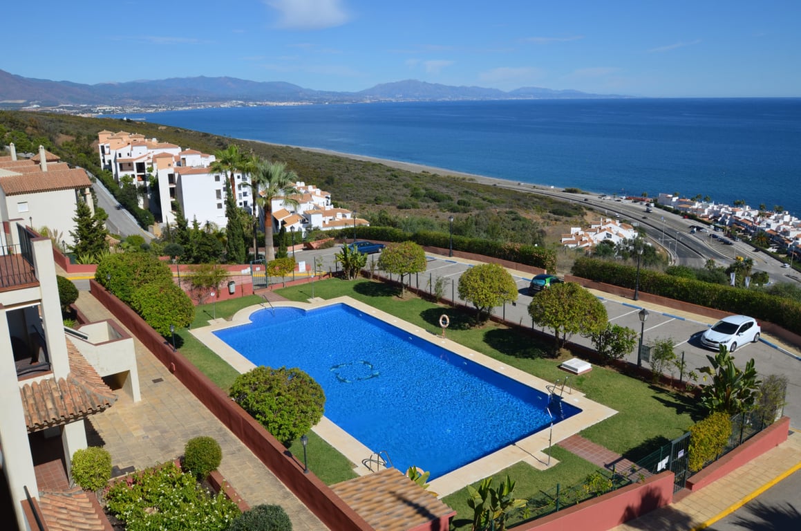 Penthouse in La Duquesa - Image 2