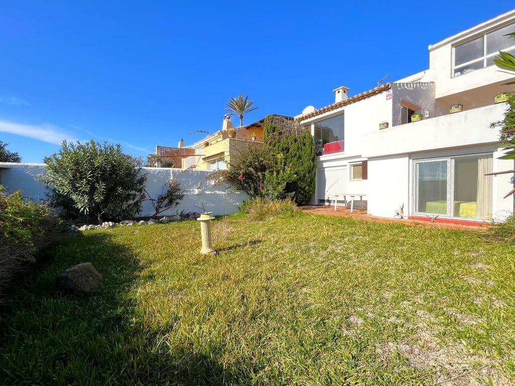 Villa in Estepona - Image 3