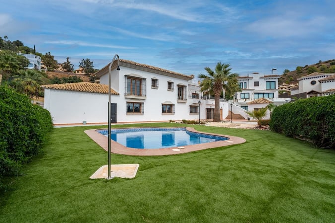 Villa in Malaga - view 1