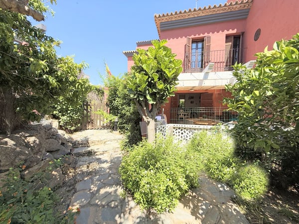 House in Estepona - view 1