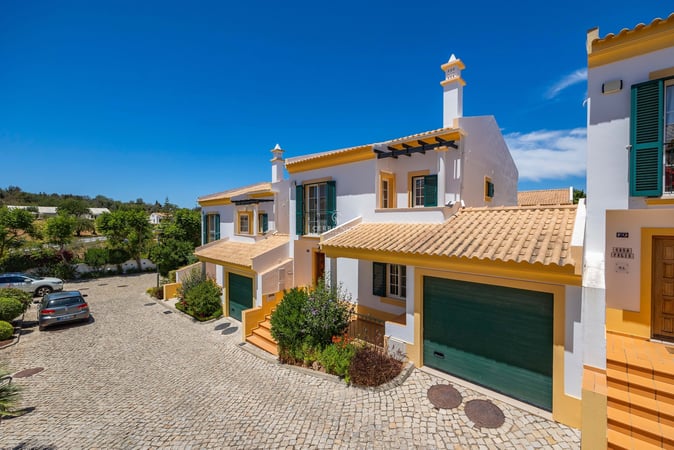 Villa in Paderne - view 1