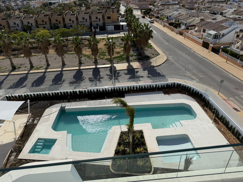 Apartment in Dehesa de Campoamor - Image 2