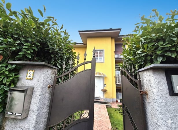 House in Castelnuovo di Garfagnana - view 1