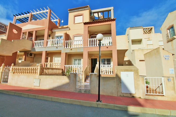 Apartment in Villamartin - view 1