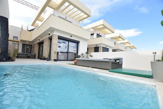 Villa in Los Montesinos - view 1