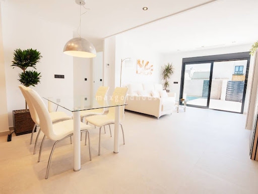 Villa in La Marina - Image 3