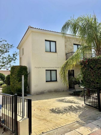 House in Kouklia - view 1